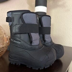 New! Toddler Columbia Black and Gray Winter Snow Boots